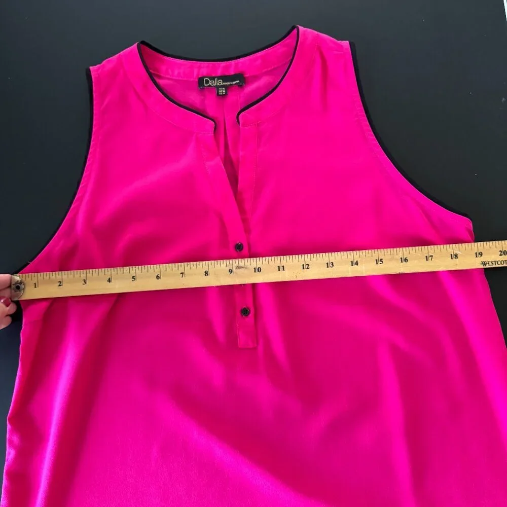 🔥 4 for $20 DEAL 🔥 Dalia Hot Pink Sleeveless Blouse Size M - Picture 4 of 5